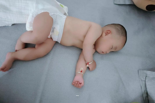 葫芦岛宝宝脸上有白色斑块 葫芦岛宝宝脸上有白色斑块